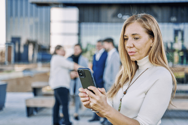 Rotina Antitoxinas para Peles Maduras Expostas à Poluição Urbana: Proteção e Renovação com Ativos Vegetais