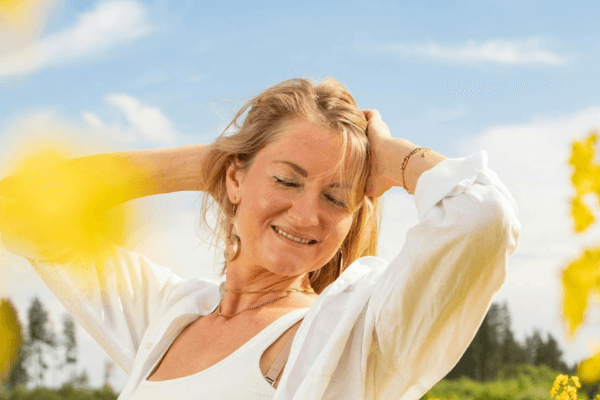 Verão Natural: 7 Cosméticos Orgânicos Que Protegem e Nutrem a Pele Madura na Estação Mais Quente